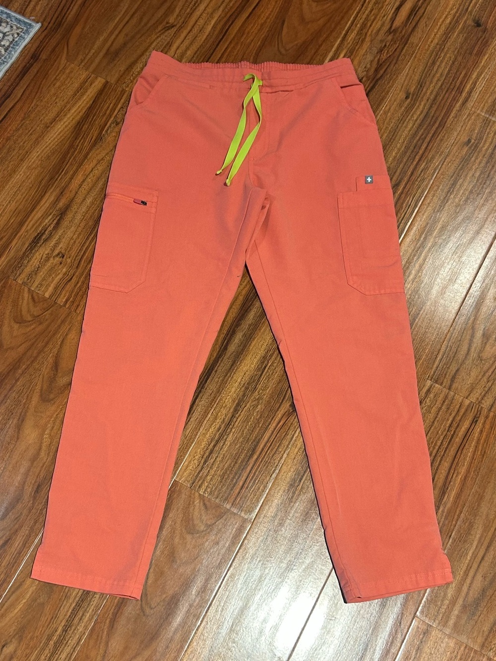 Figs small- petite hot coral scrub pants size small - p